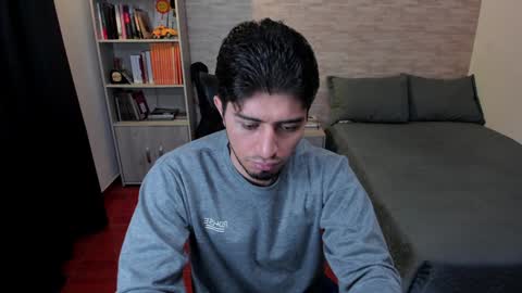 Snapshot of aaron_paul_ chatting on January 2025 11:24:01 PM Aaron online show from January 2025 11:24:01 PM