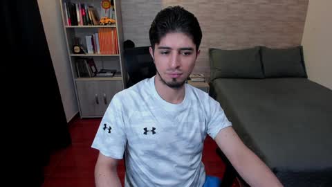 Snapshot of aaron_paul_ chatting on January 2025 11:18:02 PM Aaron online show from January 2025 11:18:02 PM