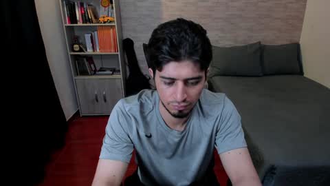 Snapshot of aaron_paul_ chatting on January 2025 11:30:01 PM Aaron online show from January 2025 11:30:01 PM