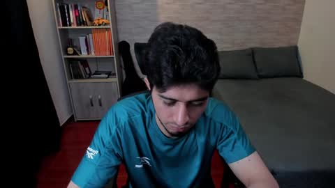 Snapshot of aaron_paul_ chatting on January 2025 07:29:02 PM Aaron online show from January 2025 07:29:02 PM