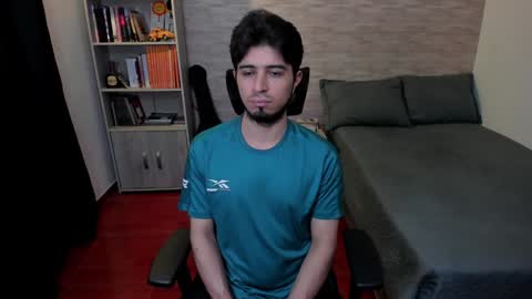 Snapshot of aaron_paul_ chatting on January 2025 10:33:01 PM Aaron online show from January 2025 10:33:01 PM