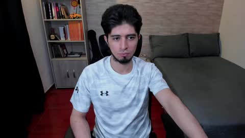 Snapshot of aaron_paul_ chatting on January 2025 09:04:01 PM Aaron online show from January 2025 09:04:01 PM