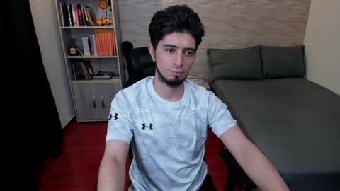 Snapshot of aaron_paul_ chatting on January 2025 12:05:02 AM Aaron online show from January 2025 12:05:02 AM