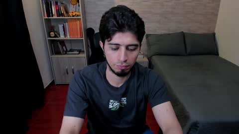 Snapshot of aaron_paul_ chatting on January 2025 12:33:01 AM Aaron online show from January 2025 12:33:01 AM