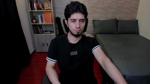 Snapshot of aaron_paul_ chatting on January 2025 09:40:01 PM Aaron online show from January 2025 09:40:01 PM