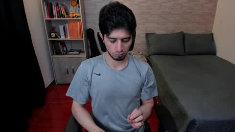 Snapshot of aaron_paul_ chatting on February 2025 07:46:01 PM Aaron online show from February 2025 07:46:01 PM