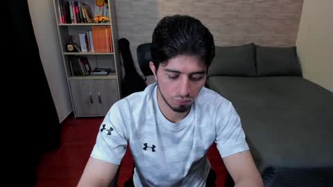 Snapshot of aaron_paul_ chatting on February 2025 06:07:01 PM Aaron online show from February 2025 06:07:01 PM