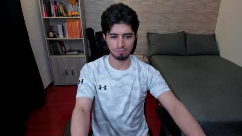 Snapshot of aaron_paul_ chatting on February 2025 12:08:02 AM Aaron online show from February 2025 12:08:02 AM