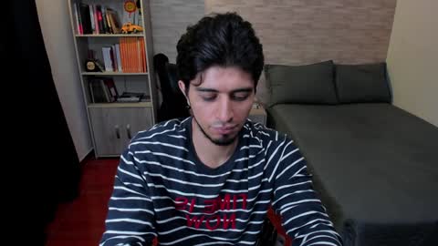 Snapshot of aaron_paul_ chatting on February 2025 10:20:01 PM Aaron online show from February 2025 10:20:01 PM