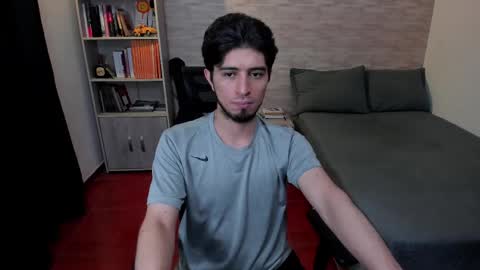 Snapshot of aaron_paul_ chatting on February 2025 11:42:01 PM Aaron online show from February 2025 11:42:01 PM