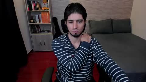 Snapshot of aaron_paul_ chatting on February 2025 10:21:01 PM Aaron online show from February 2025 10:21:01 PM