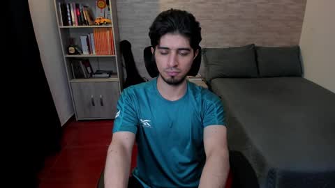 Snapshot of aaron_paul_ chatting on February 2025 09:43:01 PM Aaron online show from February 2025 09:43:01 PM