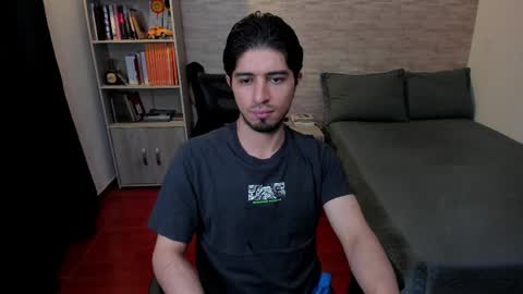 Snapshot of aaron_paul_ chatting on February 2025 10:42:02 PM Aaron online show from February 2025 10:42:02 PM