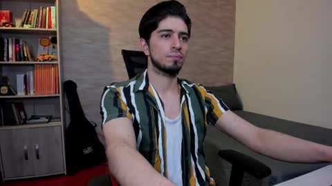 Snapshot of aaron_paul_ chatting on February 2025 08:55:01 PM Aaron online show from February 2025 08:55:01 PM