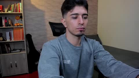 Snapshot of aaron_paul_ chatting on February 2025 07:14:01 PM Aaron online show from February 2025 07:14:01 PM