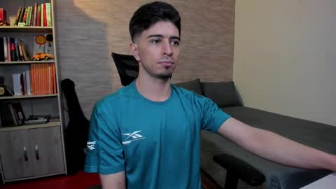 Snapshot of aaron_paul_ chatting on February 2025 11:15:02 PM Aaron online show from February 2025 11:15:02 PM