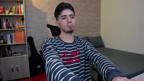 Snapshot of aaron_paul_ chatting on February 2025 08:28:02 PM Aaron online show from February 2025 08:28:02 PM