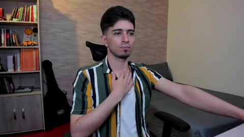 Snapshot of aaron_paul_ chatting on March 2025 06:54:01 PM Aaron online show from March 2025 06:54:01 PM