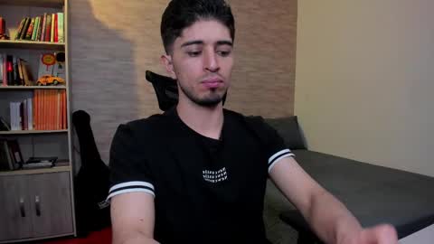 Snapshot of aaron_paul_ chatting on March 2025 05:50:02 PM Aaron online show from March 2025 05:50:02 PM