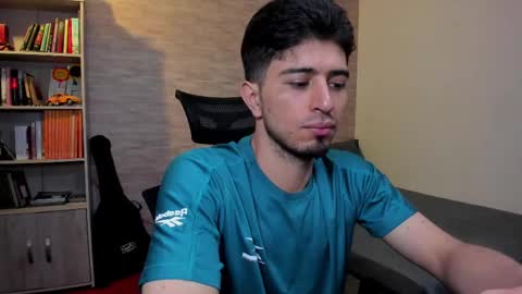 Snapshot of aaron_paul_ chatting on March 2025 09:17:01 PM Aaron online show from March 2025 09:17:01 PM