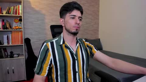 Snapshot of aaron_paul_ chatting on March 2025 07:26:02 PM Aaron online show from March 2025 07:26:02 PM