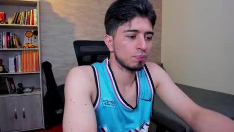 Snapshot of aaron_paul_ chatting on March 2025 07:03:02 PM Aaron online show from March 2025 07:03:02 PM