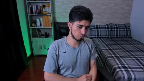 Snapshot of aaron_paul_ chatting on September 2025 07:46:02 PM Aaron online show from September 2025 07:46:02 PM