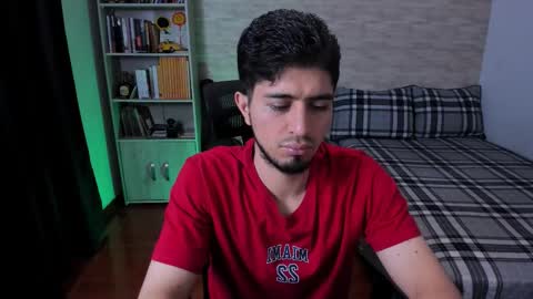 Snapshot of aaron_paul_ chatting on September 2025 08:31:01 PM Aaron online show from September 2025 08:31:01 PM