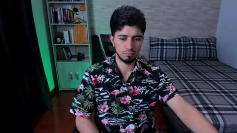 Snapshot of aaron_paul_ chatting on September 2025 07:04:01 PM Aaron online show from September 2025 07:04:01 PM