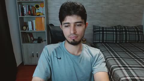 Snapshot of aaron_paul_ chatting on September 2025 06:13:02 PM Aaron online show from September 2025 06:13:02 PM