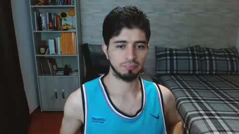 Snapshot of aaron_paul_ chatting on September 2025 07:19:02 PM Aaron online show from September 2025 07:19:02 PM