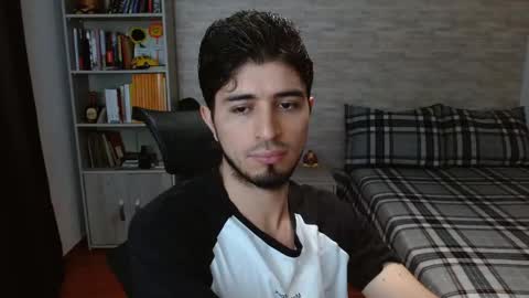 Snapshot of aaron_paul_ chatting on October 2025 07:33:01 PM Aaron online show from October 2025 07:33:01 PM