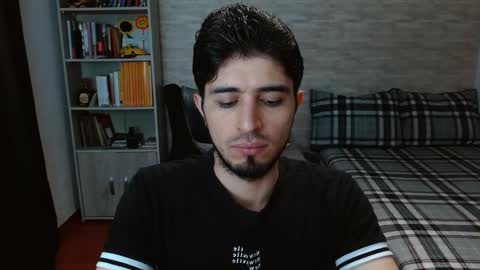 Snapshot of aaron_paul_ chatting on October 2025 07:34:02 PM Aaron online show from October 2025 07:34:02 PM