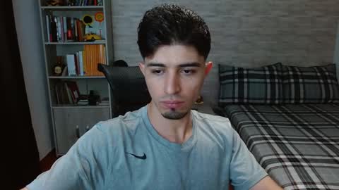 Snapshot of aaron_paul_ chatting on October 2025 07:01:02 PM Aaron online show from October 2025 07:01:02 PM