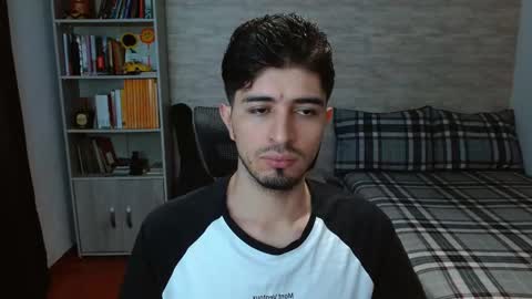 Snapshot of aaron_paul_ chatting on October 2025 07:14:02 PM Aaron online show from October 2025 07:14:02 PM