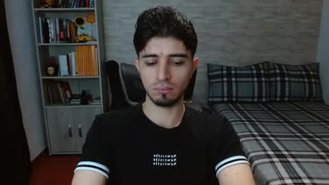 Snapshot of aaron_paul_ chatting on October 2025 07:47:02 PM Aaron online show from October 2025 07:47:02 PM