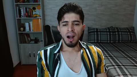 Snapshot of aaron_paul_ chatting on October 2025 06:42:02 PM Aaron online show from October 2025 06:42:02 PM