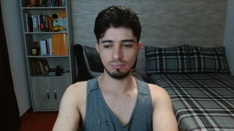 Snapshot of aaron_paul_ chatting on October 2025 07:03:01 PM Aaron online show from October 2025 07:03:01 PM