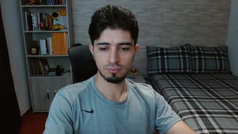 Snapshot of aaron_paul_ chatting on October 2025 07:23:01 PM Aaron online show from October 2025 07:23:01 PM