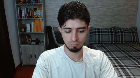 Snapshot of aaron_paul_ chatting on October 2025 06:45:02 PM Aaron online show from October 2025 06:45:02 PM