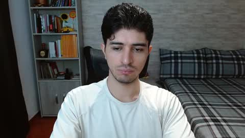 Snapshot of aaron_paul_ chatting on November 2025 07:46:02 PM Aaron online show from November 2025 07:46:02 PM