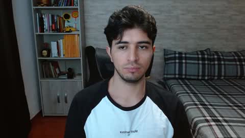 Snapshot of aaron_paul_ chatting on November 2025 06:30:02 PM Aaron online show from November 2025 06:30:02 PM