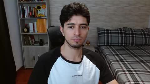 Snapshot of aaron_paul_ chatting on November 2025 05:13:02 PM Aaron online show from November 2025 05:13:02 PM