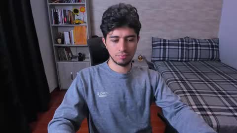 Snapshot of aaron_paul_ chatting on November 2025 05:18:01 PM Aaron online show from November 2025 05:18:01 PM