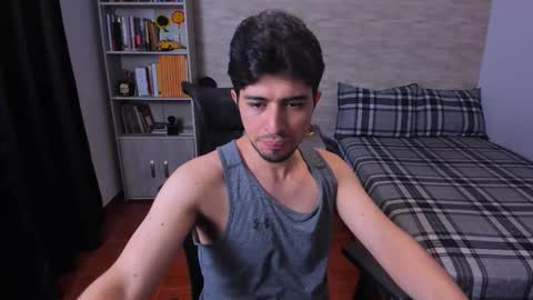 Snapshot of aaron_paul_ chatting on November 2025 08:35:02 PM Aaron online show from November 2025 08:35:02 PM