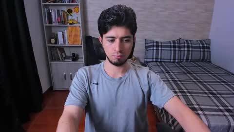 Snapshot of aaron_paul_ chatting on November 2025 09:37:02 PM Aaron online show from November 2025 09:37:02 PM