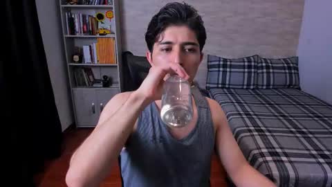 Snapshot of aaron_paul_ chatting on December 2025 12:15:02 AM Aaron online show from December 2025 12:15:02 AM