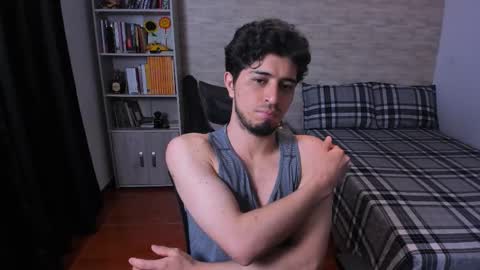 Snapshot of aaron_paul_ chatting on December 2025 11:43:02 PM Aaron online show from December 2025 11:43:02 PM