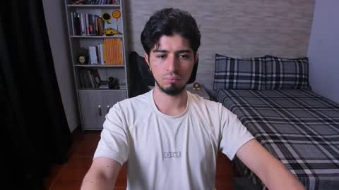 Snapshot of aaron_paul_ chatting on December 2025 11:33:02 PM Aaron online show from December 2025 11:33:02 PM