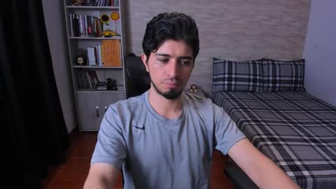 Snapshot of aaron_paul_ chatting on December 2025 11:11:01 PM Aaron online show from December 2025 11:11:01 PM